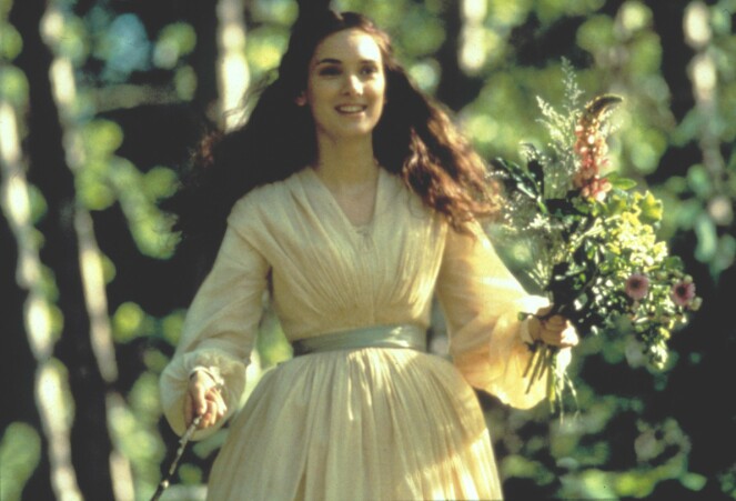 USKYLDSREN: På lerretet var Winona plettfri og skjønn, her fra «Little Women», men allerede tidlig i karrieren merket hun at presset begynte å tære på, og snart møtte hun veggen. FOTO: NTBScanpix USKYLDSREN: På lerretet var Winona plettfri og skjønn, her fra «Little Women», men allerede tidlig i karrieren merket hun at presset begynte å tære på, og snart møtte hun veggen. FOTO: NTBScanpix