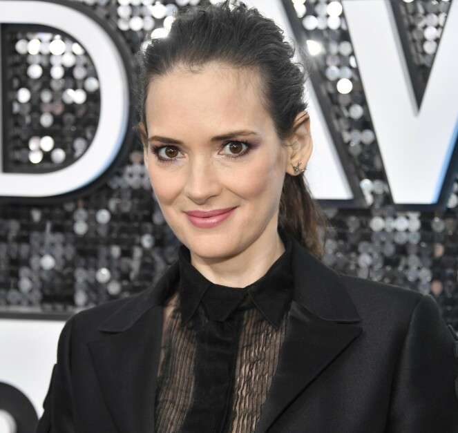 TILBAKE FOR FULLT: Winona Ryder er aktuell i «The Plot Against America» på HBO, og forteller at hun er glad for å endelig kunne skildre voksne rollefigurer. FOTO: NTB Scanpix TILBAKE FOR FULLT: Winona Ryder er aktuell i «The Plot Against America» på HBO, og forteller at hun er glad for å endelig kunne skildre voksne rollefigurer. FOTO: NTB Scanpix