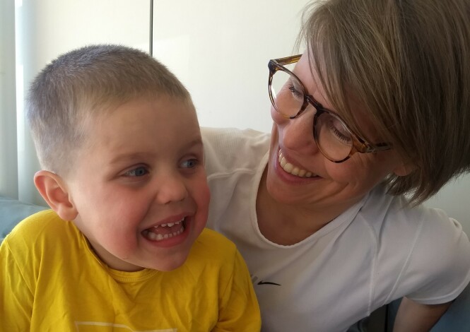 ANGRET PÅ NAVNET: Dåpsinvitasjonene var sendt ut, men mamma Synne forteller at hun ikke helt klarte å bli komfortabel med navnet de hadde valgt. Her sammen med familiens minstemann som nå altså heter Alfred. FOTO: Privat ANGRET PÅ NAVNET: Dåpsinvitasjonene var sendt ut, men mamma Synne forteller at hun ikke helt klarte å bli komfortabel med navnet de hadde valgt. Her sammen med familiens minstemann som nå altså heter Alfred. FOTO: Privat