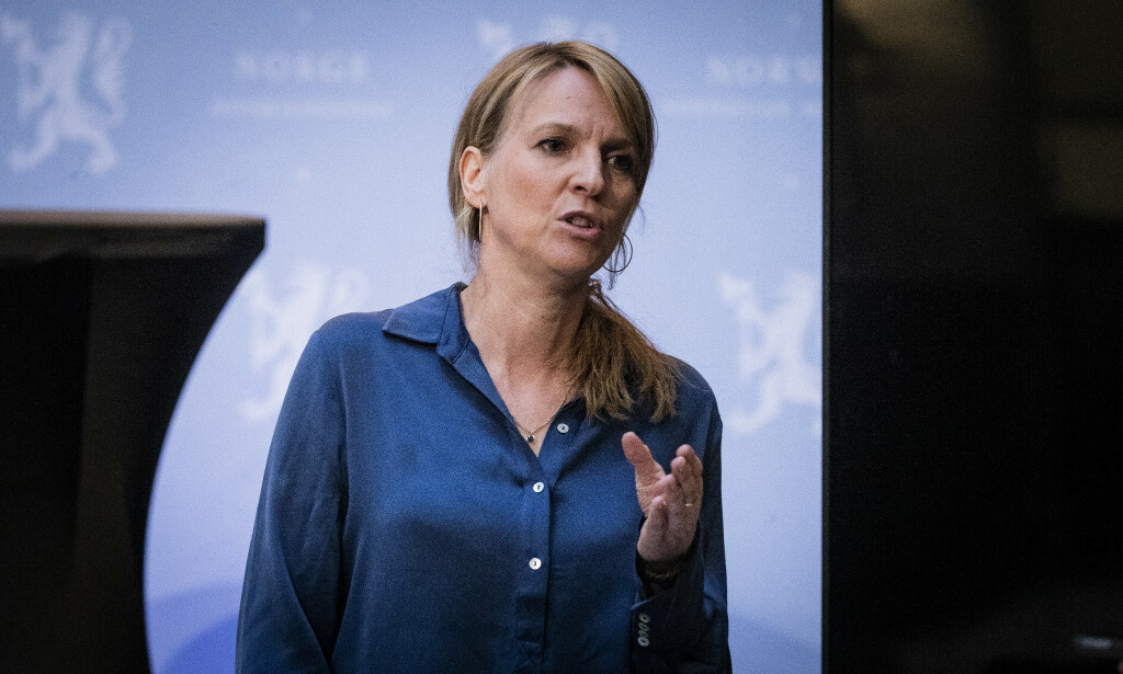 REAGERER: Line Vold i FHI sier det alltid tas en vurdering om pasienter skal flyttes fra sykehjem til sykehus for behandling. Foto: Bjørn Langsem / Dagbladet REAGERER: Line Vold i FHI sier det alltid tas en vurdering om pasienter skal flyttes fra sykehjem til sykehus for behandling. Foto: Bjørn Langsem / Dagbladet