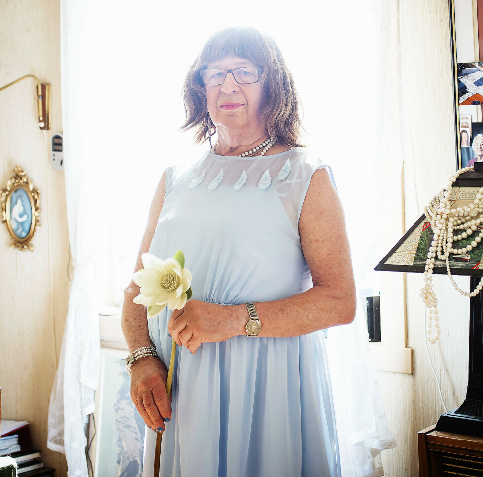 BLE KVINNE PÅ HELTID:
– Jeg vil være så mye dame som mulig, sier Anne. Arne ble Anne for ti år siden. I dag er hun 77 år. BLE KVINNE PÅ HELTID:
– Jeg vil være så mye dame som mulig, sier Anne. Arne ble Anne for ti år siden. I dag er hun 77 år.