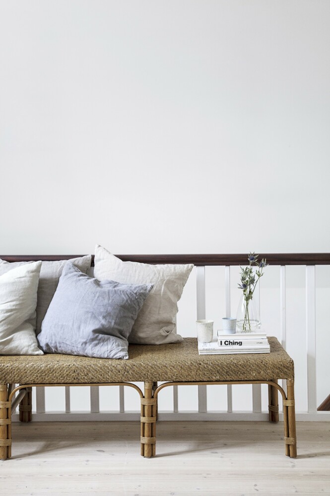 Naturmaterialer går igjen overalt i Louises og Jespers hjem. FOTO: Stine Christiansen Naturmaterialer går igjen overalt i Louises og Jespers hjem. FOTO: Stine Christiansen