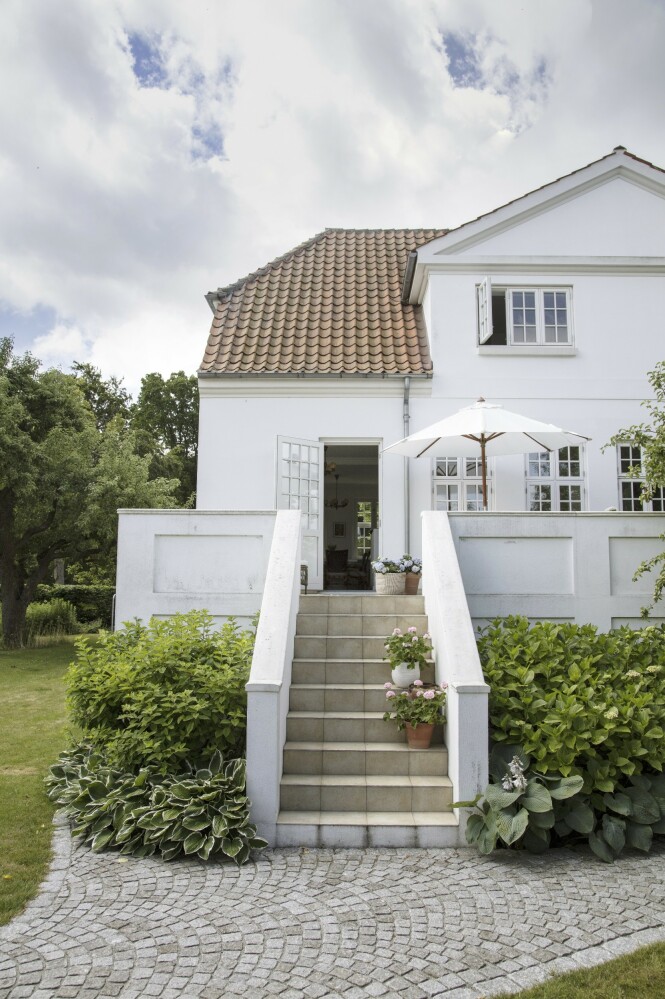 Huset fra 1928 har godt med plass, både inne og ute. FOTO: Stine Christiansen Huset fra 1928 har godt med plass, både inne og ute. FOTO: Stine Christiansen