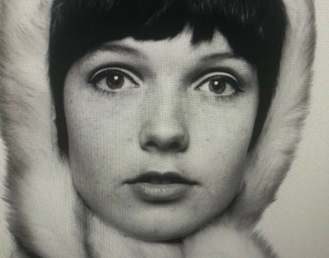 15 år, og avkledd foran et rom fullt av mannlige legestudenter. De skulle få se hvor galt det kunne gå: Ryggraden til Alis er formet som en S. Foto: Privat 15 år, og avkledd foran et rom fullt av mannlige legestudenter. De skulle få se hvor galt det kunne gå: Ryggraden til Alis er formet som en S. Foto: Privat