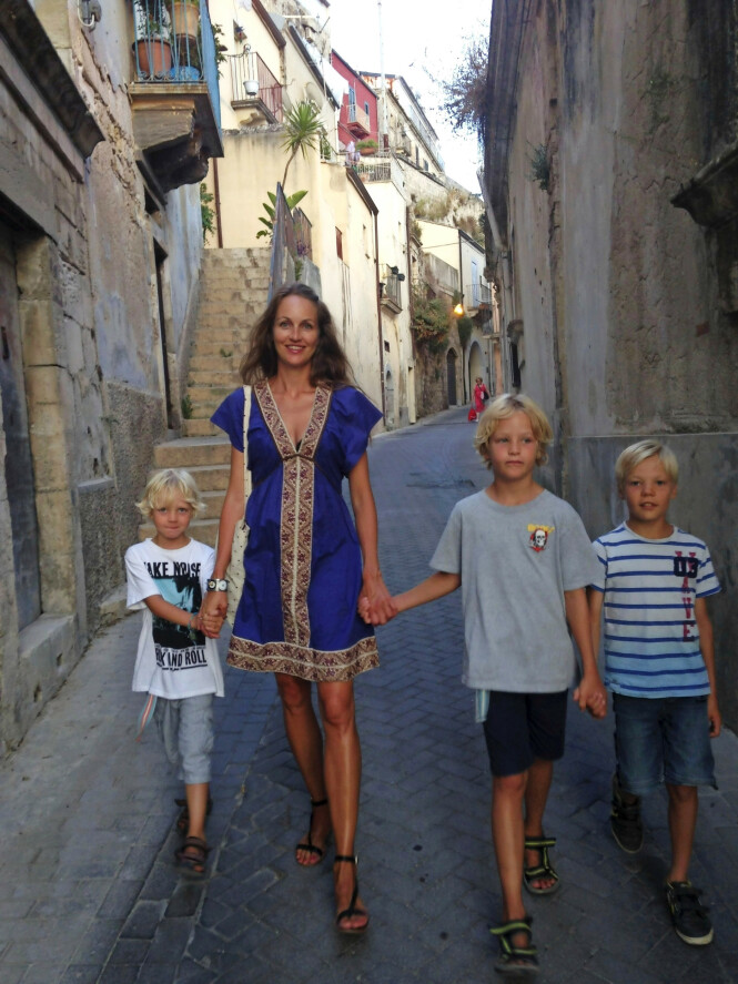Malene Hornbæk har funnet ut at å feriere sammen med andre voksne og barn er perfekt for hennes familie. Malene Hornbæk har funnet ut at å feriere sammen med andre voksne og barn er perfekt for hennes familie.