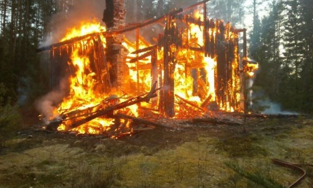 image: Kjedet seg i coronatida - tente på hytte
