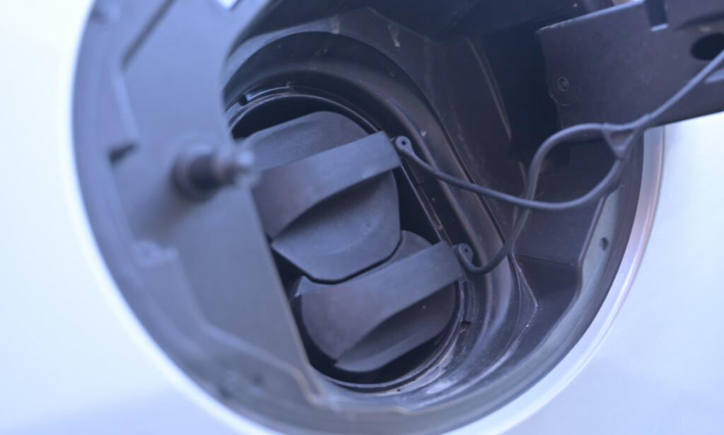 BORTE BRA, HJEMME BEST: 50 kW hurtiglading er ikke noe å skryte av i dag, men batteriet er uansett så lite at det er lite å hente på større kapasitet. Hjemme derimot, kan det gå unna. Foto: Rune M. Nesheim BORTE BRA, HJEMME BEST: 50 kW hurtiglading er ikke noe å skryte av i dag, men batteriet er uansett så lite at det er lite å hente på større kapasitet. Hjemme derimot, kan det gå unna. Foto: Rune M. Nesheim