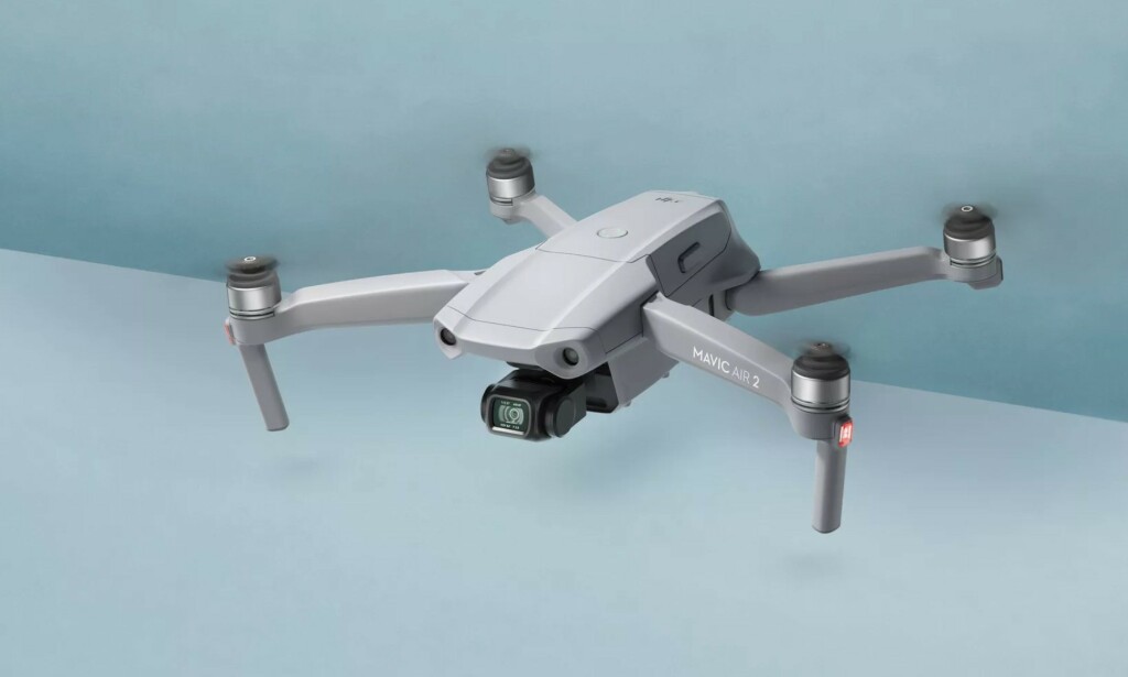 Mavic Air 2 er større enn sin forgjenger, men kan fortsatt brettes sammen når den ikke er i bruk. Foto: DJI Mavic Air 2 er større enn sin forgjenger, men kan fortsatt brettes sammen når den ikke er i bruk. Foto: DJI