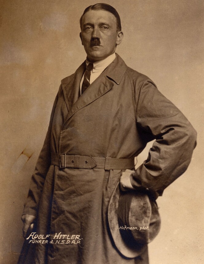 ANNO 20-TALLET: Adolf Hitler slik han så ut da han var naboen til familien Frank i München. Det var under denne tiden at han bygget opp nazipartiet N.S.D.A.P. FOTO: NTB scanpix ANNO 20-TALLET: Adolf Hitler slik han så ut da han var naboen til familien Frank i München. Det var under denne tiden at han bygget opp nazipartiet N.S.D.A.P. FOTO: NTB scanpix