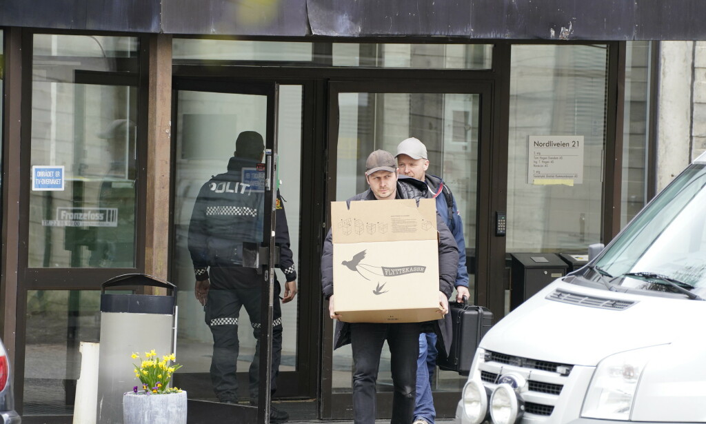 BESLAG: Politiet gjorde flere beslag på Hagens arbeidsplass tirsdag. Foto: Hans Arne Vedlog / Dagbladet BESLAG: Politiet gjorde flere beslag på Hagens arbeidsplass tirsdag. Foto: Hans Arne Vedlog / Dagbladet