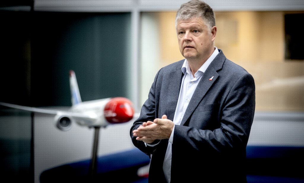 ADVARER: - Helt urealistisk, mener Norwegian-sjef Jacob Schram om planen til aksjonæropprørerne som på mandag vil prøve å stemme ned Norwegian-ledelsens redningsplan. Her er Schram på Norwegians hovedkontor i Oksenøyveien på tirsdag. Foto: Bjørn Langsem / Dagbladet ADVARER: - Helt urealistisk, mener Norwegian-sjef Jacob Schram om planen til aksjonæropprørerne som på mandag vil prøve å stemme ned Norwegian-ledelsens redningsplan. Her er Schram på Norwegians hovedkontor i Oksenøyveien på tirsdag. Foto: Bjørn Langsem / Dagbladet