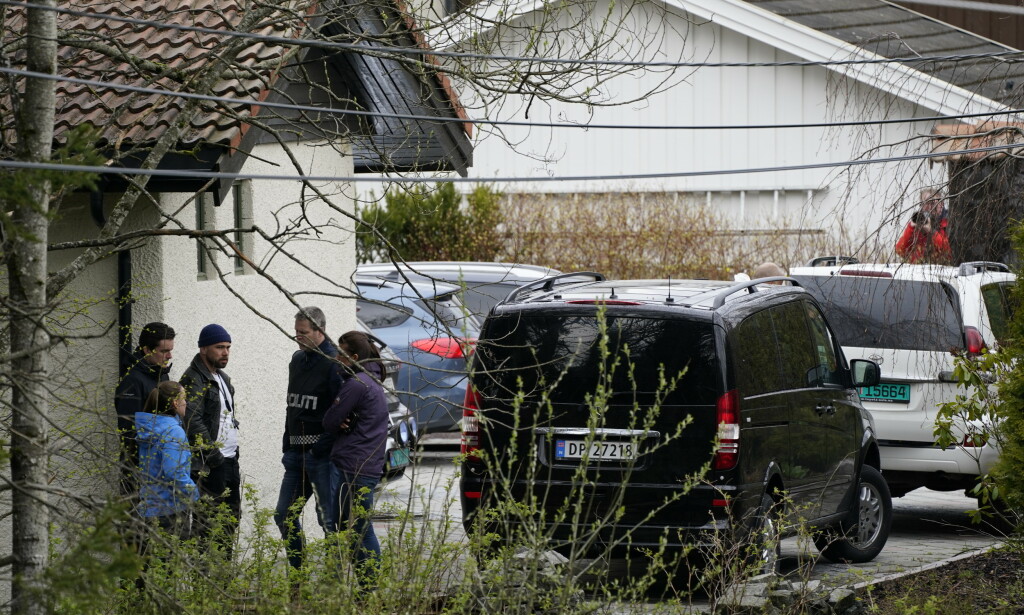 Politiet har sperret av boligen til ekteparet Hagen i Sloraveien 4 på Lørenskog, etter at Anne-Elisabeth Hagens ektemann Tom Hagen ble pågrepet i en politiaksjon i Lørenskog. Hans kone har vært savnet i halvannet år.
Foto: Heiko Junge / NTB scanpix Politiet har sperret av boligen til ekteparet Hagen i Sloraveien 4 på Lørenskog, etter at Anne-Elisabeth Hagens ektemann Tom Hagen ble pågrepet i en politiaksjon i Lørenskog. Hans kone har vært savnet i halvannet år.
Foto: Heiko Junge / NTB scanpix