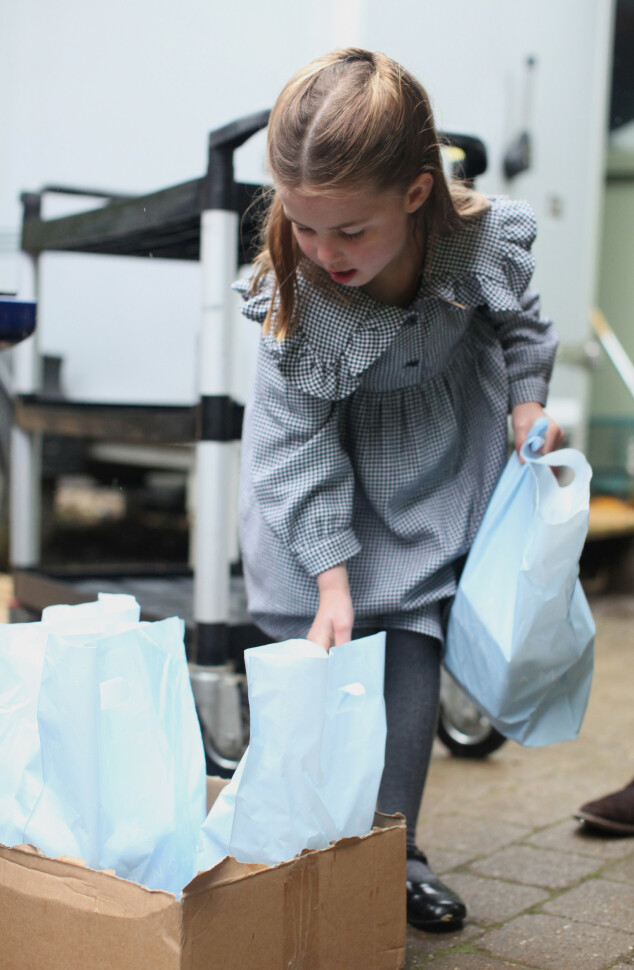 <strong>GOD GJERNING:</strong> Prinsessen og resten av familien hylles for sin gode gjerning. Foto: NTB Scanpix <strong>GOD GJERNING:</strong> Prinsessen og resten av familien hylles for sin gode gjerning. Foto: NTB Scanpix
