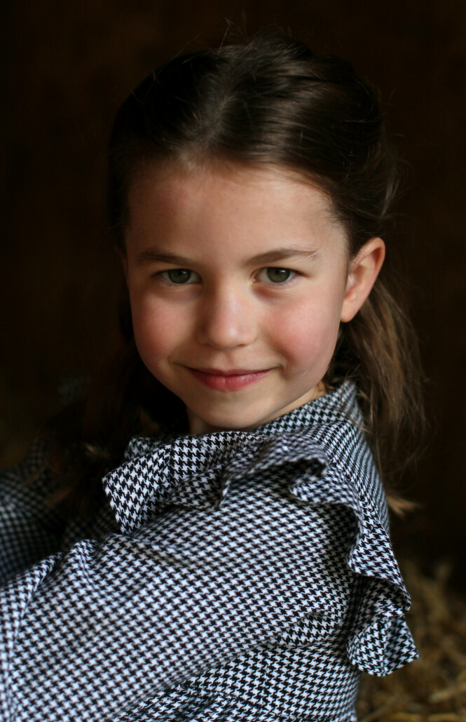 <strong>BURSDAGSBARN:</strong> Prinsesse Charlotte smiler lurt til kamera. Foto: NTB Scanpix <strong>BURSDAGSBARN:</strong> Prinsesse Charlotte smiler lurt til kamera. Foto: NTB Scanpix