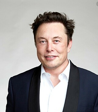 KAN SVØMME: I en tweet til en kunde, skriver Musk at Cybertruc skal kunne flyte ... i hvert fall en stund. Foto: Tesla KAN SVØMME: I en tweet til en kunde, skriver Musk at Cybertruc skal kunne flyte ... i hvert fall en stund. Foto: Tesla