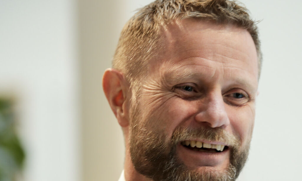 image: Høie ber sykehjem åpne for mer besøk