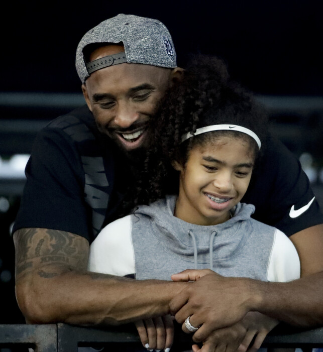 GIKK BORT: Her er Kobe Bryant avbildet sammen med dattera Gianna for to år siden. Foto: NTB Scanpix GIKK BORT: Her er Kobe Bryant avbildet sammen med dattera Gianna for to år siden. Foto: NTB Scanpix