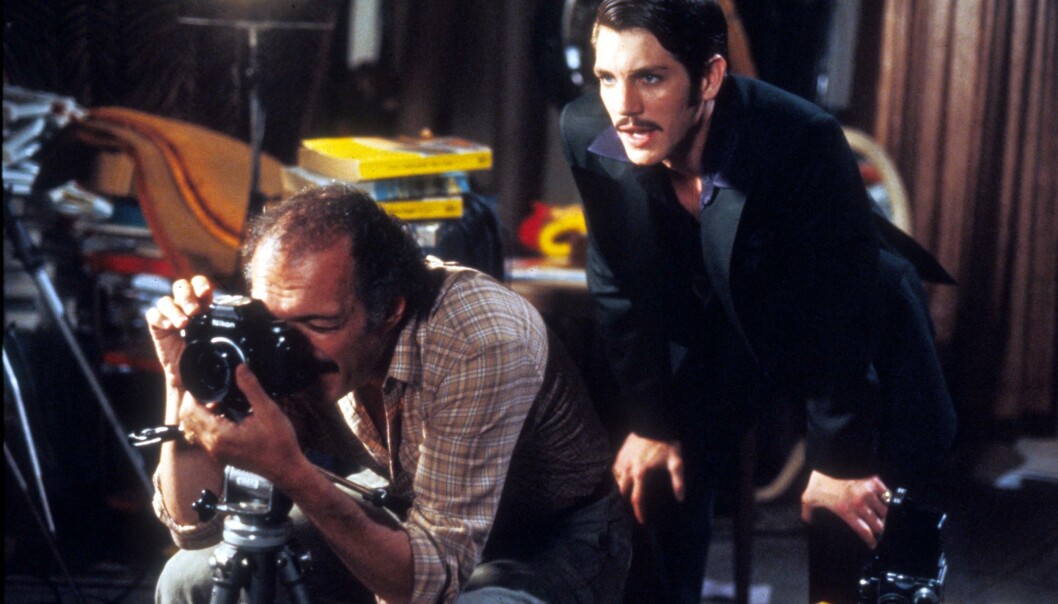 LITT MER SÅNN: Paul Snider krevde å få ha en finger med i spillet på konas karriere, og var stadig på filmsettet. Her er Snider portrettert av Eric Roberts (t.h.) i filmen «Star 80». FOTO: NTB Scanpix LITT MER SÅNN: Paul Snider krevde å få ha en finger med i spillet på konas karriere, og var stadig på filmsettet. Her er Snider portrettert av Eric Roberts (t.h.) i filmen «Star 80». FOTO: NTB Scanpix
