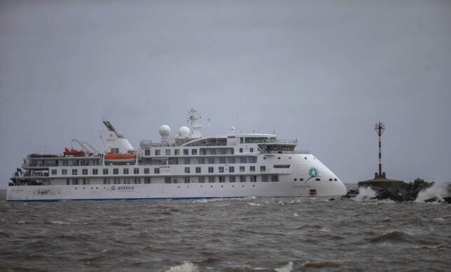 KUNNE SPREDT SMITTEN: Det australske cruiseskipet Greg Mortimer hadde kurs mot Antarktis i mars, men måtte snu etter at svært mange passasjerer ble syke. Foto: AP Photo / Matilde Campodonico / NTB scanpix KUNNE SPREDT SMITTEN: Det australske cruiseskipet Greg Mortimer hadde kurs mot Antarktis i mars, men måtte snu etter at svært mange passasjerer ble syke. Foto: AP Photo / Matilde Campodonico / NTB scanpix
