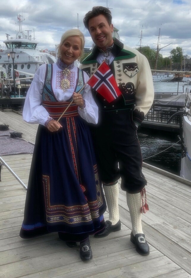 PÅ JOBB: Vår Staude og Jan Thomas ledet «God Morgen Norge»-sendingen på nasjonaldagen i fjor. Foto: Privat PÅ JOBB: Vår Staude og Jan Thomas ledet «God Morgen Norge»-sendingen på nasjonaldagen i fjor. Foto: Privat