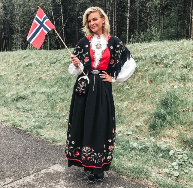 PERSONLIG GAVE: Kathrine Sørland arvet denne rogalandsbunaden da hun konfirmerte seg. Foto: Privat PERSONLIG GAVE: Kathrine Sørland arvet denne rogalandsbunaden da hun konfirmerte seg. Foto: Privat