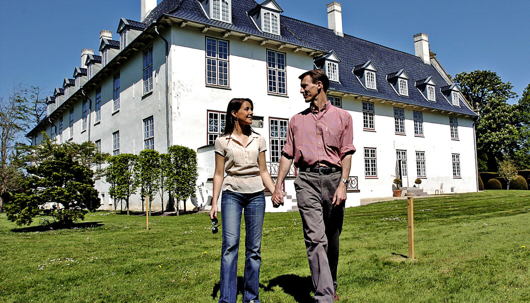 <strong>TILBAKE:</strong> Prinsesse Marie og prins Joachim på solgte Schackenborg slott i 2014. Her er ekteparet avbildet ved sitt tidligere hjem - som de nylig returnerte til - samme år. Foto: NTB Scanpix <strong>TILBAKE:</strong> Prinsesse Marie og prins Joachim på solgte Schackenborg slott i 2014. Her er ekteparet avbildet ved sitt tidligere hjem - som de nylig returnerte til - samme år. Foto: NTB Scanpix