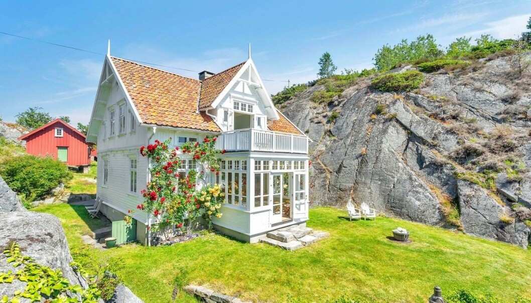 <strong>30 MILLIONER:</strong> To døgn etter at denne eiendommen ble lagt ut for salg, hadde allerede ti interessenter bedt om varsling på bud. Foto: Stein Olsen <strong>30 MILLIONER:</strong> To døgn etter at denne eiendommen ble lagt ut for salg, hadde allerede ti interessenter bedt om varsling på bud. Foto: Stein Olsen