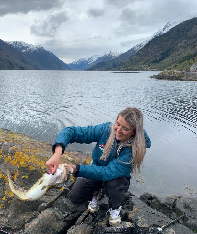 FISKEKJENNER: - Jeanette visste at det var en torsk allerede før fisken var dratt på land. FOTO: Heidi Løland-Andersen FISKEKJENNER: - Jeanette visste at det var en torsk allerede før fisken var dratt på land. FOTO: Heidi Løland-Andersen