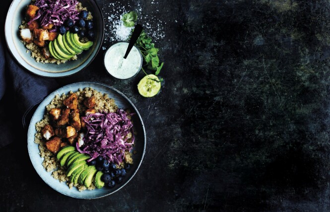 Blåbær i middagsmaten? Ja, hvorfor ikke ta desserten med det samme! Tips! Torsk er mager og førsteklasses, sunn mat som kan tilberedes på utallige måter. FOTO: Betina Hastoft Blåbær i middagsmaten? Ja, hvorfor ikke ta desserten med det samme! Tips! Torsk er mager og førsteklasses, sunn mat som kan tilberedes på utallige måter. FOTO: Betina Hastoft