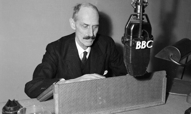 EN KONGE I EKSIL: På 17. mai 1945 talte kong Haakon til sitt folk fra London. Dette bildet er tatt mens kongen taler i BBC høsten 1944. FOTO: NTB scanpix EN KONGE I EKSIL: På 17. mai 1945 talte kong Haakon til sitt folk fra London. Dette bildet er tatt mens kongen taler i BBC høsten 1944. FOTO: NTB scanpix