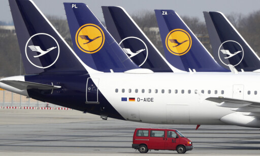 Lufthansa er ett av mange flyselskap som har satt store deler av flåten på bakken. Å gjenåpne reiselivet innebærer å balansere smittevern, økonomiske hensyn og forbrukerrettigheter. Illustrasjonsfoto: Matthias Schrader / AP / NTB scanpix Lufthansa er ett av mange flyselskap som har satt store deler av flåten på bakken. Å gjenåpne reiselivet innebærer å balansere smittevern, økonomiske hensyn og forbrukerrettigheter. Illustrasjonsfoto: Matthias Schrader / AP / NTB scanpix