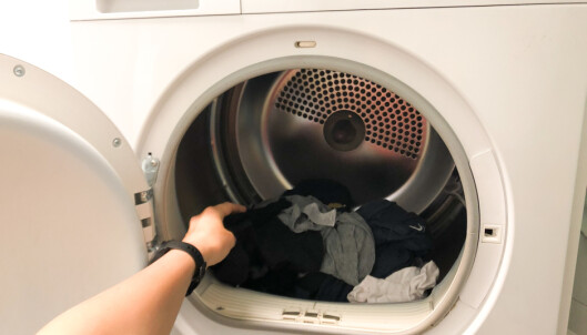 <strong>SORTERING:</strong> Et tips er å ikke tørke store plagg sammen med små plagg, da kan du oppleve at de store plaggene fremdeles er fuktige etter en runde i tørketrommelen. Foto: Linn Merete Rognø. <strong>SORTERING:</strong> Et tips er å ikke tørke store plagg sammen med små plagg, da kan du oppleve at de store plaggene fremdeles er fuktige etter en runde i tørketrommelen. Foto: Linn Merete Rognø.