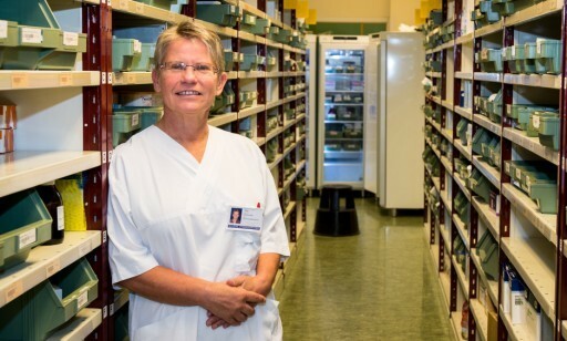 FØRSTE GANG: Farmasøyt Anne Markestad forteller at det er første gang hun opplever at et naboland henvender seg i en beredskapssituasjon. Foto: Rune Thorstein FØRSTE GANG: Farmasøyt Anne Markestad forteller at det er første gang hun opplever at et naboland henvender seg i en beredskapssituasjon. Foto: Rune Thorstein