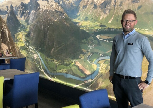 MERKER POPULARITETEN: Daglig leder ved Grand Hotel Bellevue i Romsdalen, Ola-Elias Åndal, sier også hans hotell har merket at området er blitt stadig mer populært. Foto: Privat MERKER POPULARITETEN: Daglig leder ved Grand Hotel Bellevue i Romsdalen, Ola-Elias Åndal, sier også hans hotell har merket at området er blitt stadig mer populært. Foto: Privat