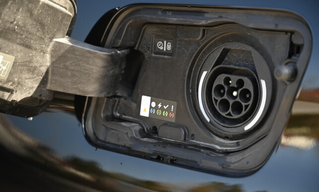 FIN: Du slipper plastlokk over kontakten og den gir deg mulighet til å fullade bien din på under to timer. Foto: Rune M. Nesheim FIN: Du slipper plastlokk over kontakten og den gir deg mulighet til å fullade bien din på under to timer. Foto: Rune M. Nesheim