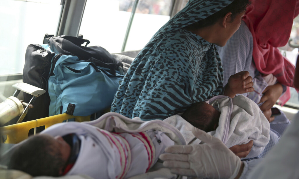 RUN AWAY: Babies are driven in an ambulance after the attack on the hospital. Photo: Rahmat Gul / AP / NTB scanpix 