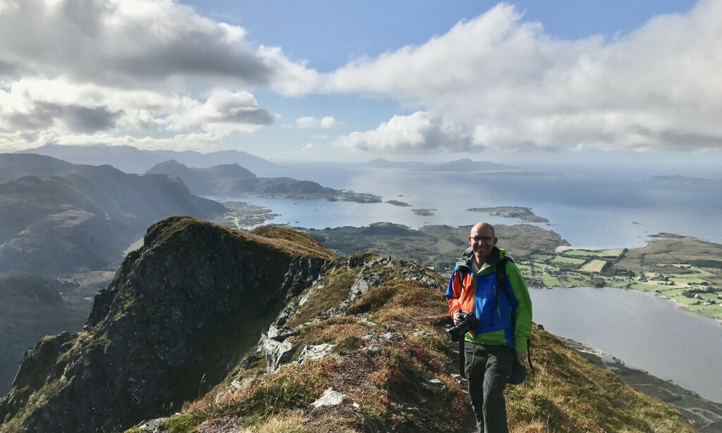 TOPPTUR: Fra toppen av fjellet er det utsikt i alle himmelretninger. Foto: Martin Stølen TOPPTUR: Fra toppen av fjellet er det utsikt i alle himmelretninger. Foto: Martin Stølen