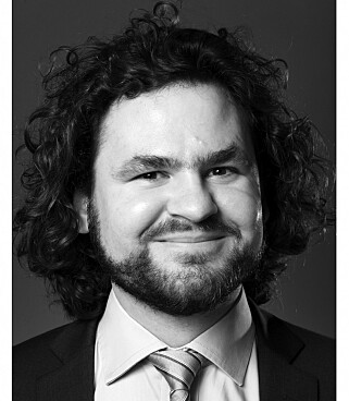 IKKE IMPONERT: Advokat Kirill Miazine mener FHI burde ha latt flere selskap få komme med forslag om hvordan lage Smittestopp-appen. Foto: Erik Burås / STUDIO B13 IKKE IMPONERT: Advokat Kirill Miazine mener FHI burde ha latt flere selskap få komme med forslag om hvordan lage Smittestopp-appen. Foto: Erik Burås / STUDIO B13