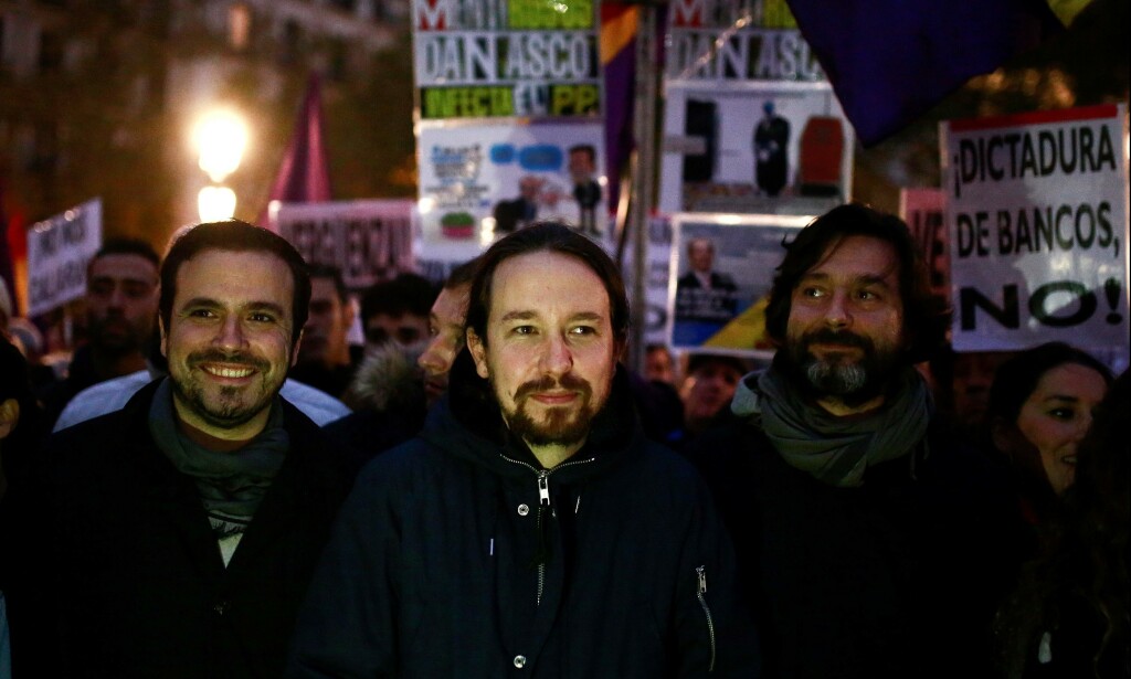 GIR SIN STØTTE: Parlamentsmedlem Rafael Mayoral (t.h.) i partialliansen Unidas Podemos uttrykker støtte til fagforeningene for kabinansatte og piloter som har tatt rettslige skritt mot Norwegian. Her er han sammen med Spanias forbrukerminister Alberto Garzon (t.v.) og visepresident Pablo Iglesias under en demonstrasjon i 2018. Foto: NTB Scanpix/Benjamin CREMEL/AFP GIR SIN STØTTE: Parlamentsmedlem Rafael Mayoral (t.h.) i partialliansen Unidas Podemos uttrykker støtte til fagforeningene for kabinansatte og piloter som har tatt rettslige skritt mot Norwegian. Her er han sammen med Spanias forbrukerminister Alberto Garzon (t.v.) og visepresident Pablo Iglesias under en demonstrasjon i 2018. Foto: NTB Scanpix/Benjamin CREMEL/AFP