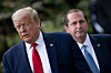 President Donald Trump and Health Minister Alex Azar, photographed outside the White House on May 1, 2020. Photo: Brendan Smialowski / AFP 