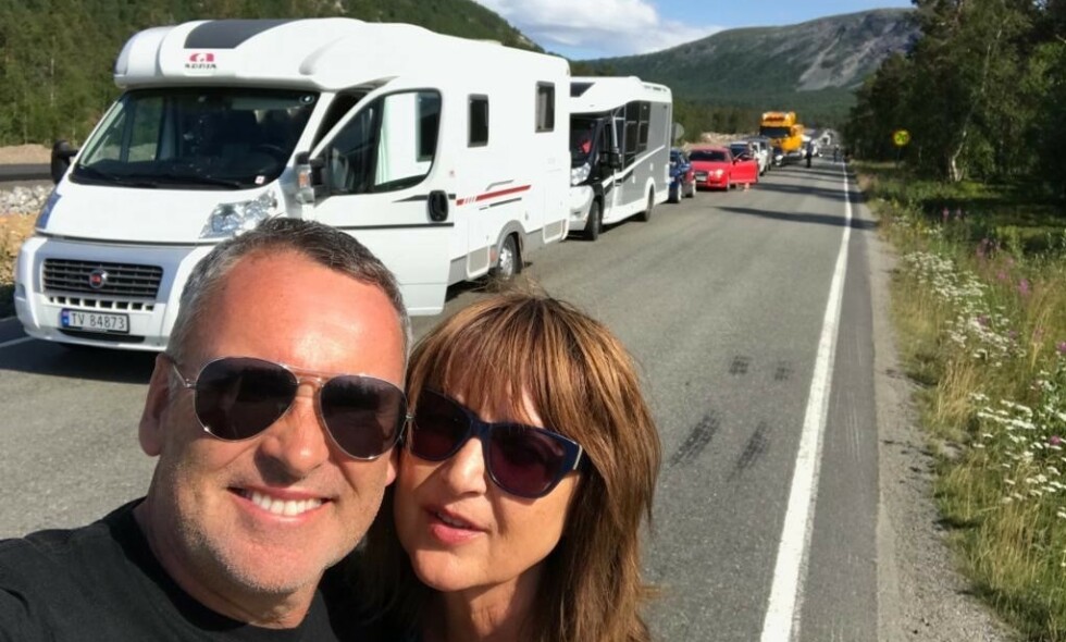 HYTTE PÅ HJUL: Børre Lødemel og kona Alice har vært på flere langturer i bobil. Denne sommeren bytter de inn sin Adria Sport 690 til en annen og ny Adria-modell. Foto: Privat HYTTE PÅ HJUL: Børre Lødemel og kona Alice har vært på flere langturer i bobil. Denne sommeren bytter de inn sin Adria Sport 690 til en annen og ny Adria-modell. Foto: Privat