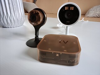 Dette minner oss egentlig litt om de gamle spesialutgavene av Nintendo 64-kontrollen som var gjennomsiktige. Foto: Martin Kynningsrud Størbu Dette minner oss egentlig litt om de gamle spesialutgavene av Nintendo 64-kontrollen som var gjennomsiktige. Foto: Martin Kynningsrud Størbu
