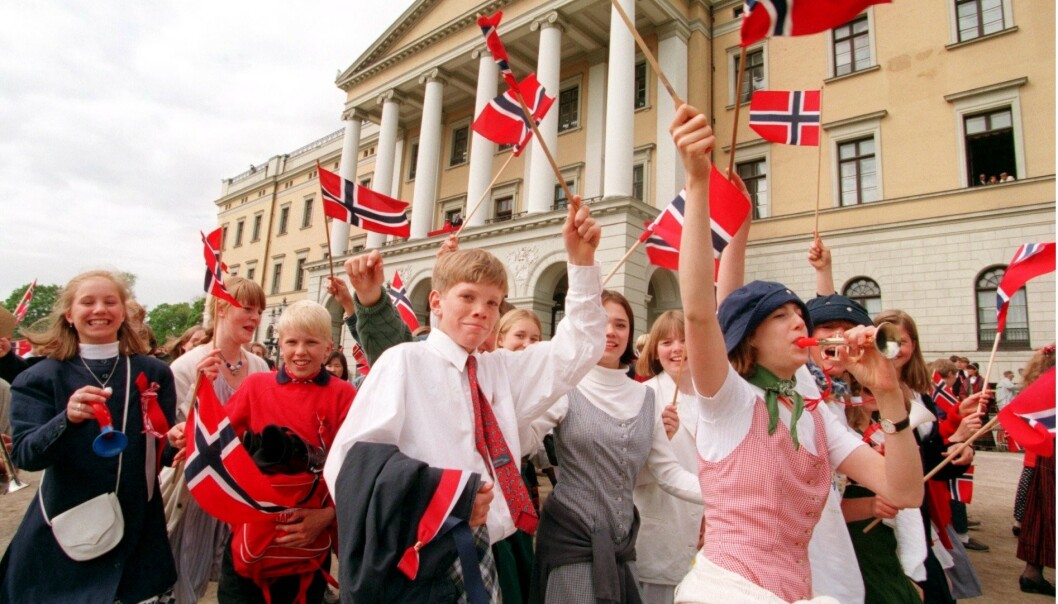<strong>LANG TRADISJON:</strong> Barnetoget foran Slottet i 1994. Foto: NTB Scanpix <strong>LANG TRADISJON:</strong> Barnetoget foran Slottet i 1994. Foto: NTB Scanpix