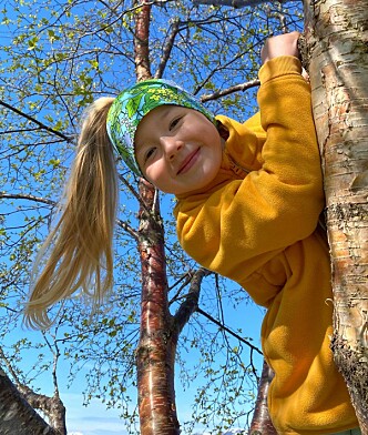 HØYT OG LAVT: Elida (6) er ei sporty jente og smertene kommer gjerne på kvelder hvor hun har vært i ekstra aktivitet. FOTO: Privat HØYT OG LAVT: Elida (6) er ei sporty jente og smertene kommer gjerne på kvelder hvor hun har vært i ekstra aktivitet. FOTO: Privat