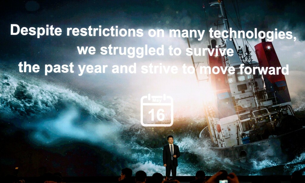 Roterende styreleder i Huawei, Guo Ping, snakker til forsamlingen under Huaweis årlige analytikertoppmøte i hovedkvarteret i Shenzhen. Foto: Noel Celis / AFP / NTB Scanpix Roterende styreleder i Huawei, Guo Ping, snakker til forsamlingen under Huaweis årlige analytikertoppmøte i hovedkvarteret i Shenzhen. Foto: Noel Celis / AFP / NTB Scanpix