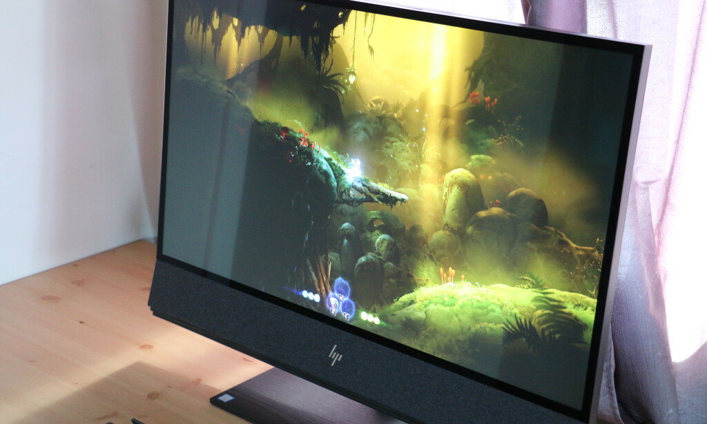Den store 4K-skjermen gjør seg godt til spilling. Foto: Martin Kynningsrud Størbu Den store 4K-skjermen gjør seg godt til spilling. Foto: Martin Kynningsrud Størbu