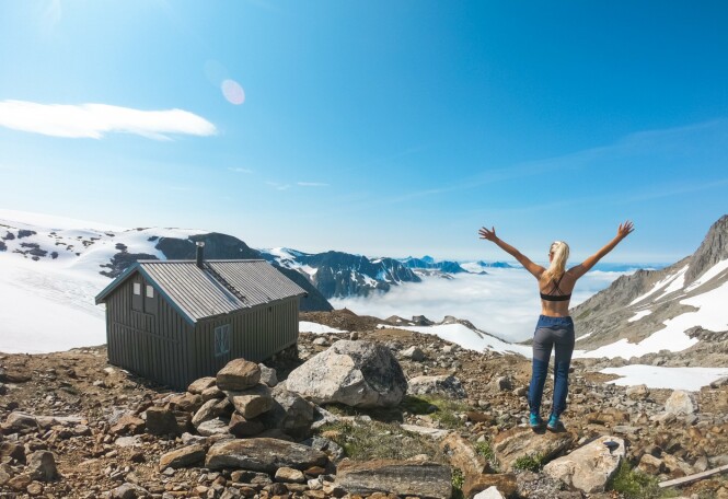 TURISTHYTTE: Den hytten du ser på bildet her, regnes for å være Norges mest utilgjengelige turisthytte. Men for en utsikt?! FOTO: Privat TURISTHYTTE: Den hytten du ser på bildet her, regnes for å være Norges mest utilgjengelige turisthytte. Men for en utsikt?! FOTO: Privat