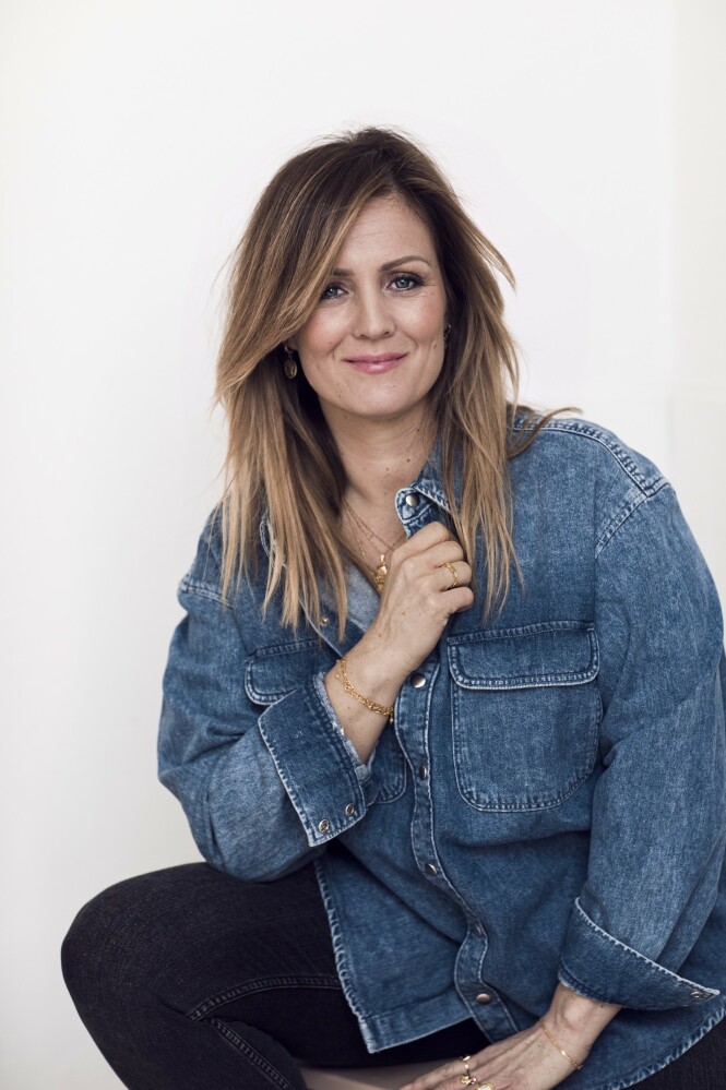 <strong>I «Kompani Lauritzen» fikk hun nye venner:</strong> – Vita og Wanda har jeg hatt mye kontakt med etter at jeg kom hjem. Og Raymond Kvisvik og Izabell. Denimskjorte fra Weekday og smykker fra Hasla og Maanesten. FOTO: Astrid Waller <strong>I «Kompani Lauritzen» fikk hun nye venner:</strong> – Vita og Wanda har jeg hatt mye kontakt med etter at jeg kom hjem. Og Raymond Kvisvik og Izabell. Denimskjorte fra Weekday og smykker fra Hasla og Maanesten. FOTO: Astrid Waller