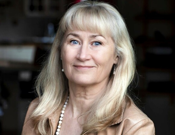 Eva Sanner er parterapeut og forfatter. Da gynekologen hennes sa at sexlivet er over etter menopausen, nektet hun å tro ham. Foto: Emelie Asplund Eva Sanner er parterapeut og forfatter. Da gynekologen hennes sa at sexlivet er over etter menopausen, nektet hun å tro ham. Foto: Emelie Asplund
