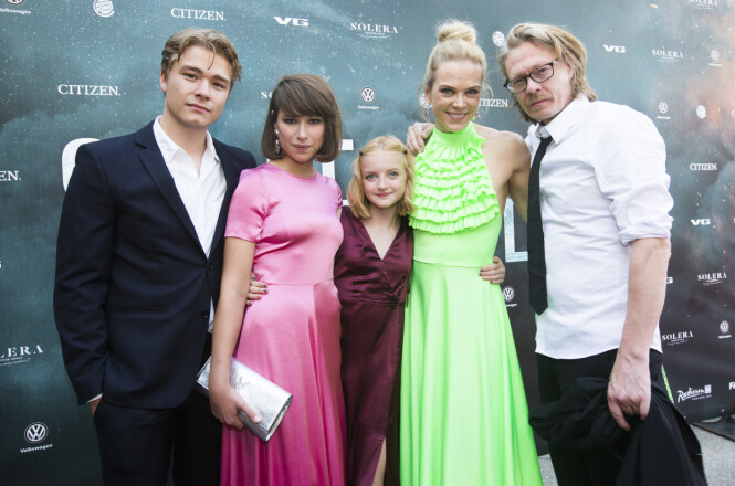 RØD LØPER: I 2018 spilte Kathrine Thorborg Johansen i den populære kinofilmen Skjelvet. Her fra premieren, med kollegene Jonas Hoff Oftebro, Edith Haagenrud-Sande, Ane Dahl Torp og Kristoffer Joner. FOTO: NTB scanpix RØD LØPER: I 2018 spilte Kathrine Thorborg Johansen i den populære kinofilmen Skjelvet. Her fra premieren, med kollegene Jonas Hoff Oftebro, Edith Haagenrud-Sande, Ane Dahl Torp og Kristoffer Joner. FOTO: NTB scanpix